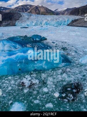 USA, Alaska, vue aérienne de la glace bleue du Glacier LeConte face à l'est de Saint-Pétersbourg Banque D'Images