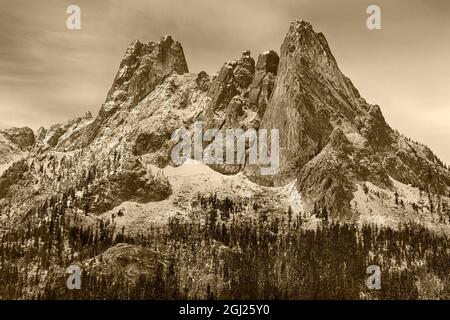 États-Unis, État de Washington. Okanogan National Forest, North Cascades, Liberty Bell et Early Winters Spires. Banque D'Images