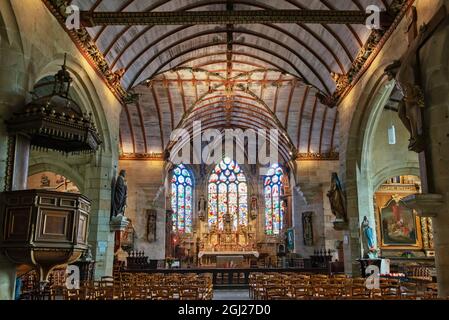 Intérieur de l'église de Pleyben dans le Finistère, Bretagne France Banque D'Images