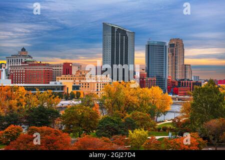 Grand Rapids, Michigan, États-Unis horizon du centre-ville en automne. Banque D'Images