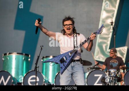 27 AOÛT - SAN FRANCISCO, CA: Rivers Cuomo of Weezer se produit à Oracle Park le 27 août 2021 à San Francisco, Californie. Crédit : Raymond Ahner/accès photo Banque D'Images