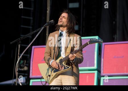 27 AOÛT - SAN FRANCISCO, CA : Brian Bell de Weezer se produit à Oracle Park le 27 août 2021 à San Francisco, Californie. Crédit : Raymond Ahner/accès photo Banque D'Images