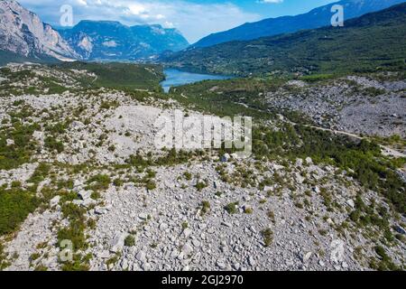 Mavic Air 2S drone ariel photographies de la chute de Marocche di Dro, Trento, Italian Lakes, Italie Banque D'Images