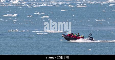 JOKULSARLON, ISLANDE - 30 juillet 2021 : aventure en bateau sur le lac glacier de Jokulsarlon le 30 juillet 2021. Banque D'Images