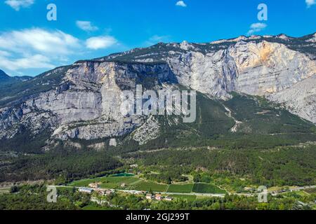 Mavic Air 2S drone ariel photographies de la chute de Marocche di Dro, Trento, Italian Lakes, Italie Banque D'Images