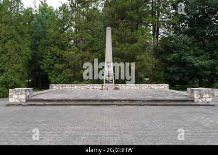Kedzierzyn-Kozle, Pologne - 20 août 2021 : cimetière de soldats soviétiques et site commémoratif de prisonniers de guerre à Kedzierzyn-Kozle. Jour ensoleillé d'été. Banque D'Images