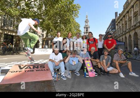 USAGE ÉDITORIAL EXCLUSIF Vans Team Riders au lancement de la nouvelle Vans 'kate The Strand' Experience, un parc de skate pop-up, qui fait partie du festival Inside Out du Conseil municipal de Westminster, The Strand Aldwych, Londres. Date de la photo: Mercredi 8 septembre 2021. Banque D'Images