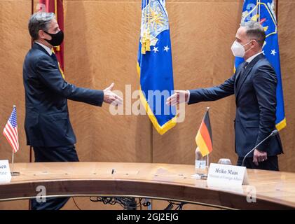 Ramstein Miesenbach, Allemagne. 08 septembre 2021. Le secrétaire D’État AMÉRICAIN Antony Blinken (l) accueille le ministre allemand des Affaires étrangères Heiko Maas (SPD) à la base aérienne de Ramstein. Crédit : Boris Roessler/dpa/Alay Live News Banque D'Images