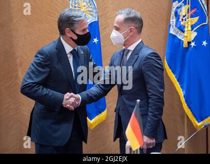 Ramstein Miesenbach, Allemagne. 08 septembre 2021. Le secrétaire D’État AMÉRICAIN Antony Blinken (l) accueille le ministre allemand des Affaires étrangères Heiko Maas (SPD) à la base aérienne de Ramstein. Crédit : Boris Roessler/dpa/Alay Live News Banque D'Images