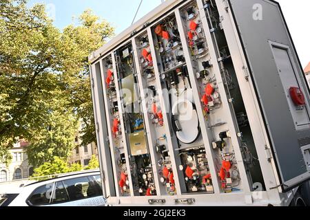 Munich. 8 septembre 2021. Station de remplissage mobile H2 de Westfalen AG (opérateur), ouverture d'une station de remplissage d'hydrogène mobile et démonstration de réservoirs devant le ministère bavarois des Affaires économiques dans le cadre de la mobilité de l'IAA le 8 septembre 2021 à Munich. Credit: dpa/Alay Live News Banque D'Images