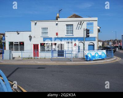 Sheerness, Kent, Royaume-Uni. 8 septembre 2021. Le Conseil de Swale a fini par un coût estimé de 8,000 livres sterling en frais juridiques pour régler une erreur de planification qui a vu plusieurs applications de planification incorrectement approuvées ou rejetées après que le logiciel a été testé par un ingénieur junior mais les résultats des données de test ont été accidentellement publiés à l' système « actif » et juridiquement contraignant. La « vieille maison à la maison » de Sheerness (photo) était sur le point d'être « complètement défrachée » avec le commentaire sarcastique « Pourquoi suis-je en train de faire ça ? Suis-je le choix ? » inclus dans la décision officielle de planification. Crédit : James Bell/Alay Live News Banque D'Images