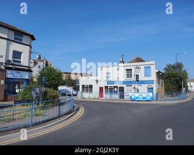 Sheerness, Kent, Royaume-Uni. 8 septembre 2021. Le Conseil de Swale a fini par un coût estimé de 8,000 livres sterling en frais juridiques pour régler une erreur de planification qui a vu plusieurs applications de planification incorrectement approuvées ou rejetées après que le logiciel a été testé par un ingénieur junior mais les résultats des données de test ont été accidentellement publiés à l' système « actif » et juridiquement contraignant. La « vieille maison à la maison » de Sheerness (photo) était sur le point d'être « complètement défrachée » avec le commentaire sarcastique « Pourquoi suis-je en train de faire ça ? Suis-je le choix ? » inclus dans la décision officielle de planification. Crédit : James Bell/Alay Live News Banque D'Images