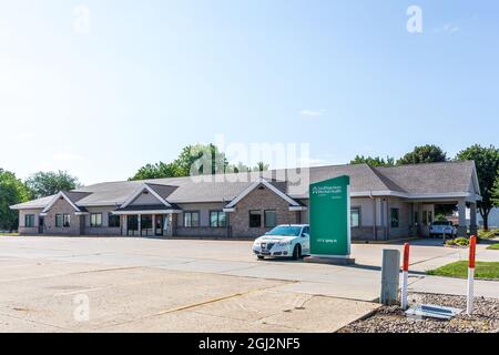 LUVERNE, MN, USA-21 AOÛT 2021 : Southwest Mental Health, un partenaire d'Avera. Bâtiment et panneaux. Banque D'Images