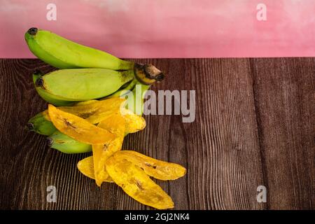 Puce de banane ou localement connu sous le nom de korepek pisang avec jeune bouquet de banane cru. Points de mise au point sélective. Arrière-plan flou Banque D'Images