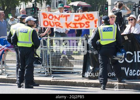 2021-09-08 Parliament Square, Londres, Royaume-Uni. Protestation anti-vaxx, anti-vaccinepassport dire non à un vaccin obligatoire, passeport vaccinal, tyrannie. Crédit : Picture Capital/Alamy Live News Banque D'Images