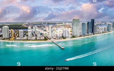Hélicoptère vue aérienne Sunny Isles Beach Miami City, sud de la Floride, États-Unis Banque D'Images