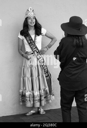 Amber Ballenger, une adolescente américaine native, la reine de cérémonie internationale Miss Gallup de 2020-2022, pose pour des photographies à Santa Fe, Nouveau-Mexique. Banque D'Images