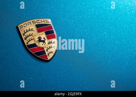 Badge Porsche bonnet exposé au Concours d'élégance qui s'est tenu au Palais de Blenheim le 5 septembre 2021 Banque D'Images