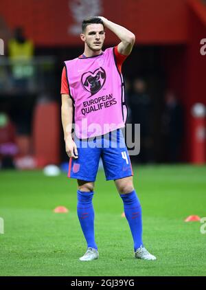 Declan Rice, en Angleterre, se réchauffe sur le terrain avant le match de qualification de la coupe du monde de la FIFA 2022 au PGE Narodowy Stadium, à Varsovie. Date de la photo: Mercredi 8 septembre 2021. Banque D'Images