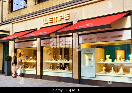 La bijouterie allemande traditionnelle „Wempe“ (fondée en 1878) dans le bâtiment Hohenzollernhaus du centre-ville de Düsseldorf, en Allemagne. Banque D'Images