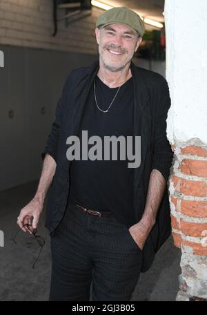 Munich, Allemagne. 08 septembre 2021. L'acteur Peter Kremer regarde l'appareil photo avant la prévisualisation de la pièce 'A Kiss - Antonio Ligabue' au Hoftheater de Munich. Credit: Angelika Warmuth/dpa/Alamy Live News Banque D'Images