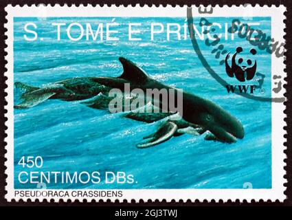 SAO TOMÉ ET PRINIPE - VERS 1992: Un timbre imprimé à Sao Tomé et principe montre la fausse Baleine tueur, Pseudoraca Crassidens, est membre de la Dolphi Banque D'Images