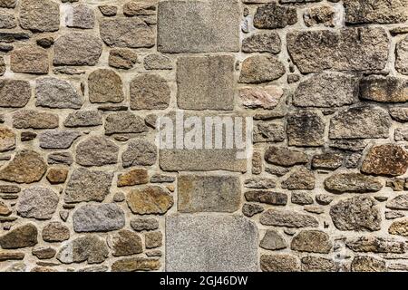 Construction de murs de maison montrant des blocs de granit (pierre locale) à Saint-Léonard-de-Noblat, haute-Vienne (87), France. Banque D'Images