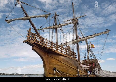 Le Nao Santa Maria, une réplique du navire du XVe siècle de Christophe Colomb, est photographié ici amarré à Ocean City, Maryland, au cours de l'été 2021. Banque D'Images