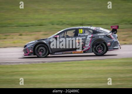 Senna Proctor dans sa Honda Civic Type R lors de l'événement BTCC à Thruxton en août 2021 Banque D'Images