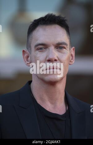 Jonathan Rhys Meyers participe à la première de Freaks Out dans le cadre du 78e Festival International du film de Venise, à Venise, Italie, le 08 septembre 2021. Photo de Paolo Cotello/imageSPACE/MediaPunch Banque D'Images