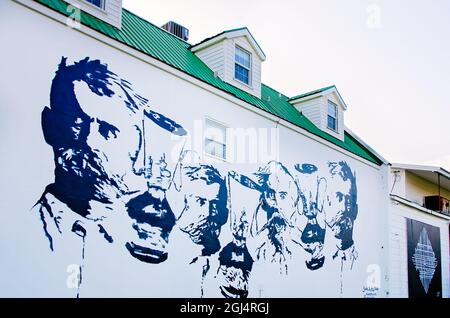 Une fresque dédiée à George OHR est peinte sur le côté du restaurant Old French House de Mary Mahoney, le 5 septembre 2021, à Biloxi, Mississippi. Banque D'Images