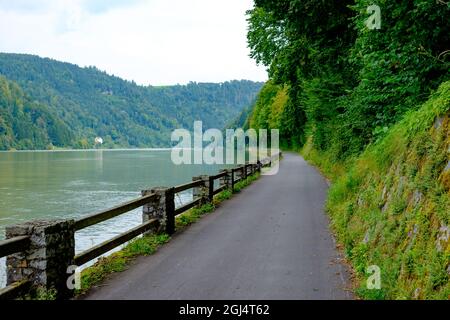 route à côté du danube dans la vallée du danube près de schloegen, en haute-autriche Banque D'Images