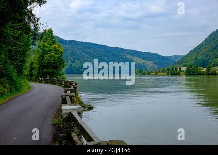 route à côté du danube dans la vallée du danube près de schloegen, en haute-autriche Banque D'Images