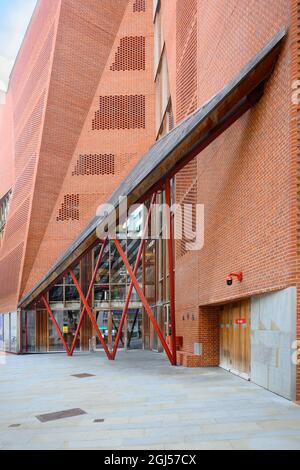 Londres, Angleterre, Royaume-Uni - a vu le Swee Hock Student Center à la London School of Economics par O'Donnell & Tuomey Banque D'Images