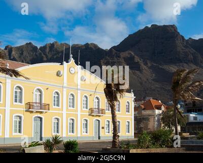 Hôtel de ville et administration. Ville de Ponta do sol, île de Santo Antao, Cap-Vert. (Usage éditorial uniquement) Banque D'Images