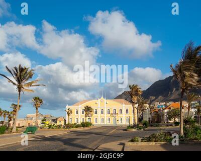 Hôtel de ville et administration. Ville de Ponta do sol, île de Santo Antao, Cap-Vert. (Usage éditorial uniquement) Banque D'Images
