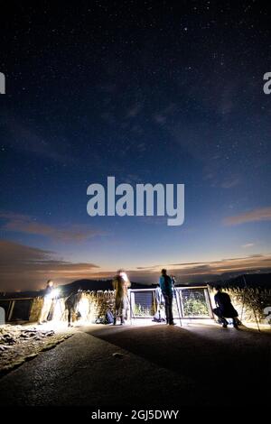 Groupe de photographie. Symonds Yat et Yat Rock à l'aube, Forest of Dean, Gloucestershire. ROYAUME-UNI Banque D'Images