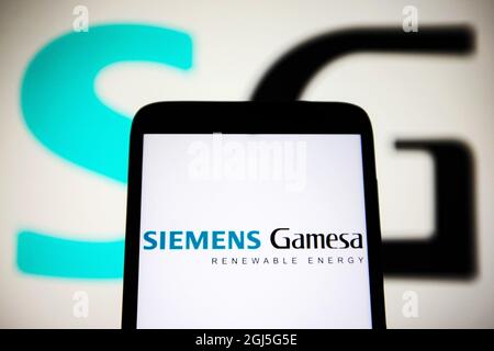 Ukraine. 08 septembre 2021. Dans cette illustration, le logo Siemens Gamesa Renewable Energy sa apparaît sur l'écran d'un smartphone. Crédit : SOPA Images Limited/Alamy Live News Banque D'Images