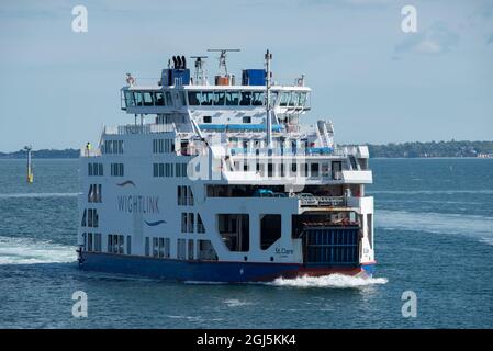 L'île de Wight Wightlink ferry St Clare approchant le port de Portsmouth Banque D'Images