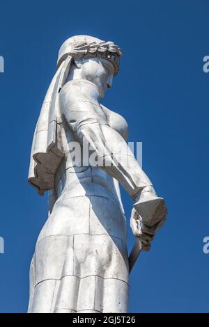 Géorgie, Tbilissi. Forteresse de Narikala, sculpture de la Géorgie mère. Banque D'Images