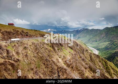 Géorgie, route militaire géorgienne, Kobi. Autoroute de montagne. Banque D'Images