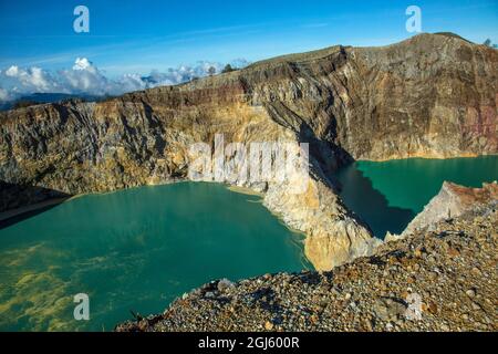 Indonésie, île Flores. Volcan Kelimutu avec lacs. Banque D'Images