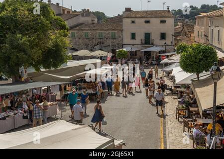 Sineu, Espagne; septembre 08 2021: Marché hebdomadaire de la nourriture, de l'artisanat et des animaux dans la ville de Sineu Mallorcan dans la période post-coronavirus. Nouveau n Banque D'Images