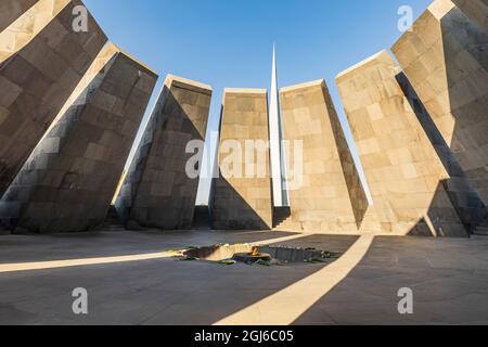 Erevan, Erevan, Arménie Province. Le Memorial Hall de l'Tzitzernakaberd mémorial au génocide arménien complexe. Banque D'Images