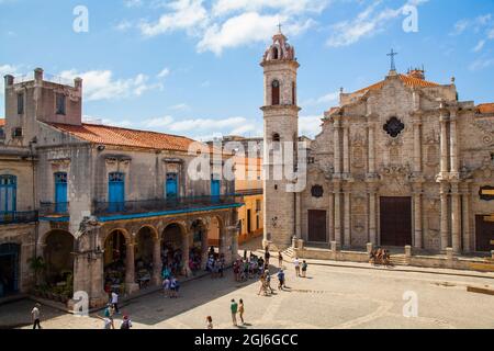 Cuba, province de Ciudad de la Habana. Le quartier de la Habana Vieja, classé au patrimoine mondial de l'UNESCO, la place de la Cathédrale et la cathédrale de la Virgen Maria de la Banque D'Images