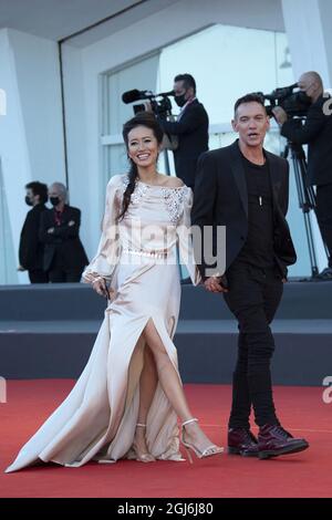 Venise, Italie. 08 septembre 2021. Mara Lane et Jonathan Rhys Meyers assistent à la première de Freaks Out dans le cadre du 78e Festival international du film de Venise, à Venise, en Italie, le 08 septembre 2021. Photo de Paolo Cotello/imageSPACE/Sipa USA crédit: SIPA USA/Alay Live News Banque D'Images