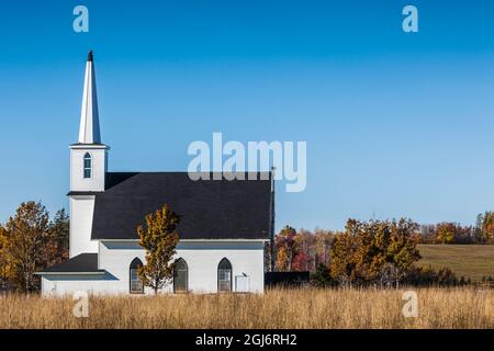 Canada, Île-du-Prince-Édouard, Tyne Valley. Victoria West Presbyterian Church en automne. Banque D'Images