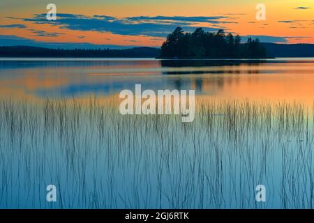 Canada, Québec, Belleterre. Coucher de soleil sur le lac des Sables. Credit AS: Mike Grandmaison / Jaynes Gallery / DanitaDelimont. com Banque D'Images