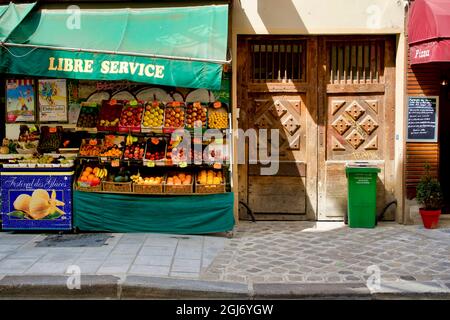 France, Paris, scènes de rue dans le quartier du Marais, fruits et légumes. (Usage éditorial uniquement) Banque D'Images