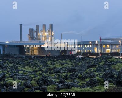 Centrale géothermique de Svartsengi sur la péninsule de Reykjanes en hiver. (Usage éditorial uniquement) Banque D'Images